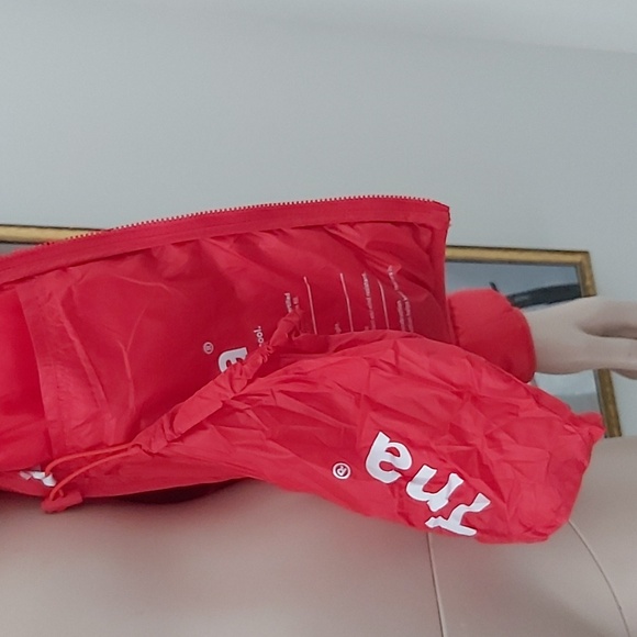 Aritizia Red Puff Jacket - Picture 9 of 9